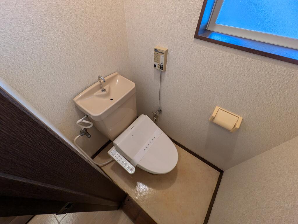 トイレ　温水洗浄便座