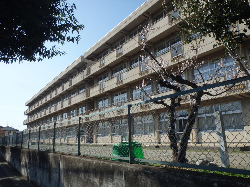 小学校　仙台市立西中田小学校（小学校）まで73m