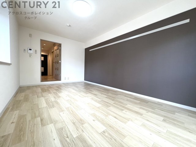 居室・リビング　2面採光で日当たり良好、洋室8帖の大きな１Kです！