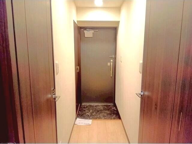 玄関　広い玄関スペース