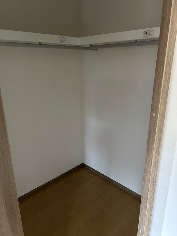 収納　ウォークインクローゼット等収納充実の洋室