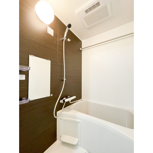 バス・シャワールーム　落ち着いた空間のお風呂です