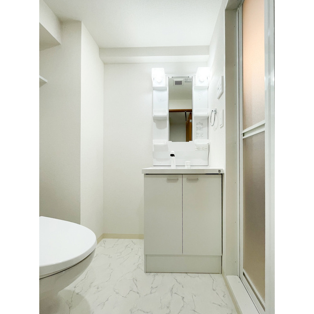 洗面設備　スペースが確保できる洗面所です