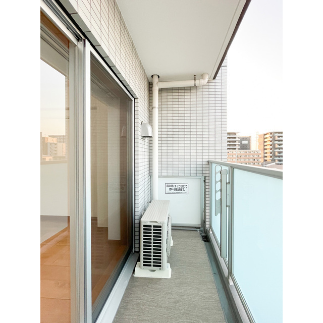 バルコニー　暖かな日差しのふりそそぐバルコニー