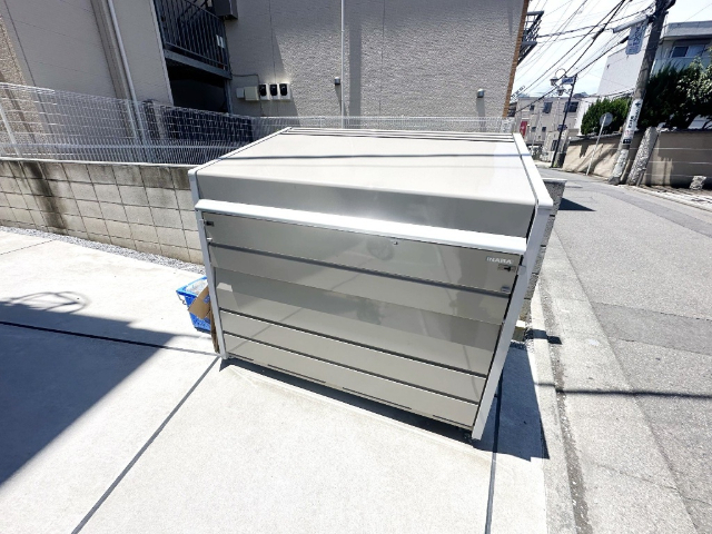 ロビー　敷地内ゴミ置き場です