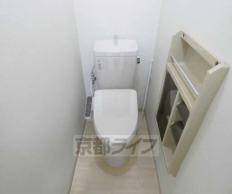 トイレ　ウォシュレット付きです。