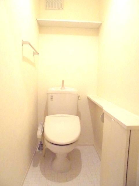 トイレ　温水洗浄暖房便座