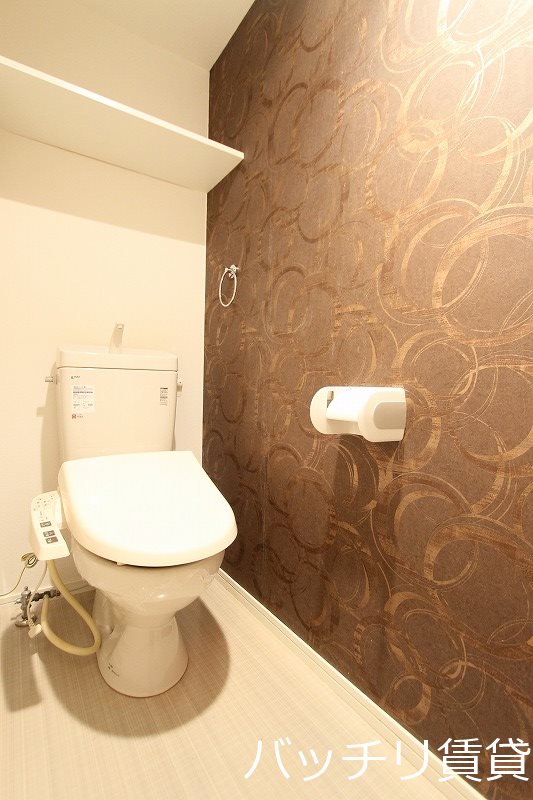 トイレ　画像は同型タイプの為現状を優先致します。