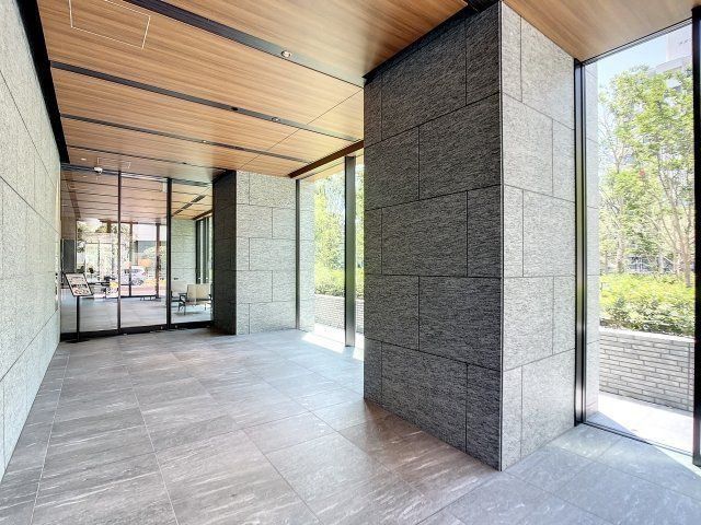 エントランス　ゆとりのあるエントランスです