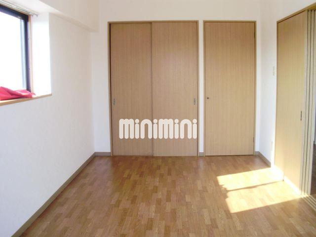 居室・リビング　明るい洋室