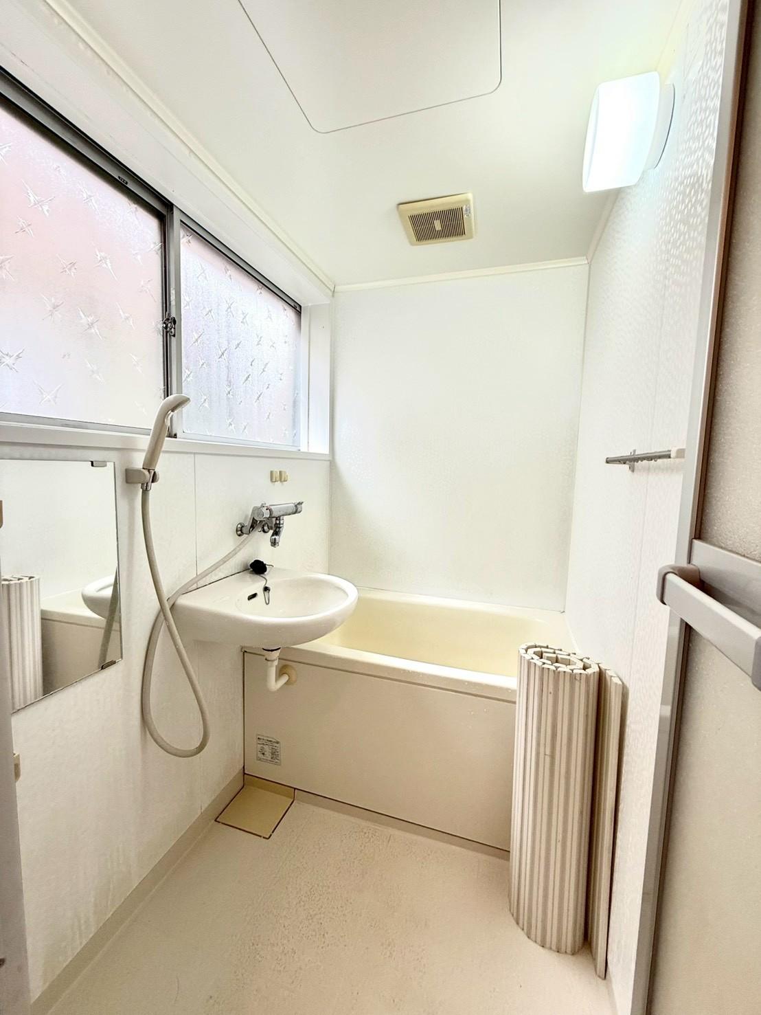 バス・シャワールーム　お風呂も綺麗で使いやすいです。