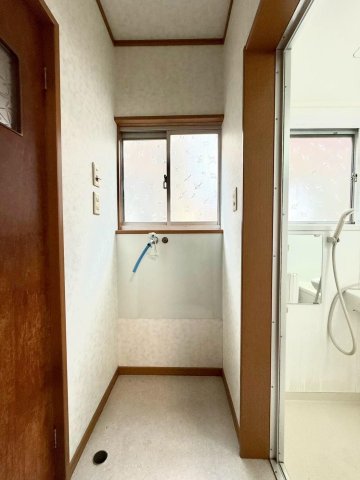 洗面設備　洗濯機置き場です。