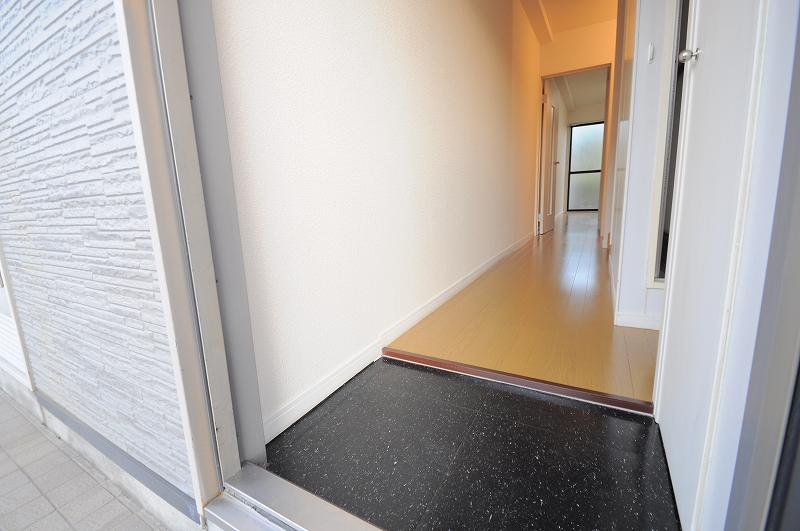 玄関　お部屋によって設備が異なる場合がございます