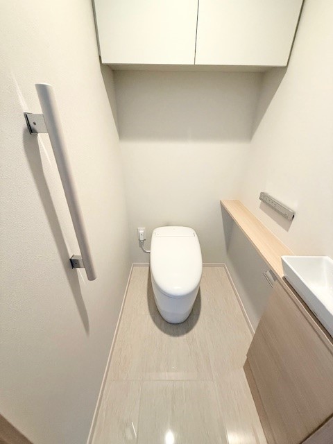 トイレ　温水洗浄便座