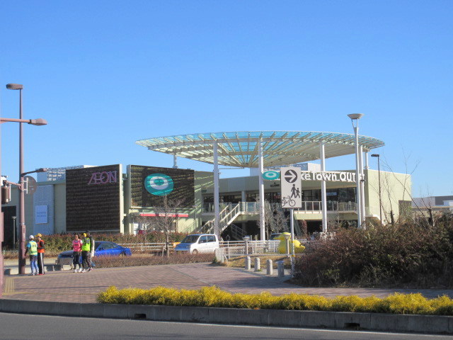 ショッピングセンター　レイクタウンスクエア（ショッピングセンター）まで889m