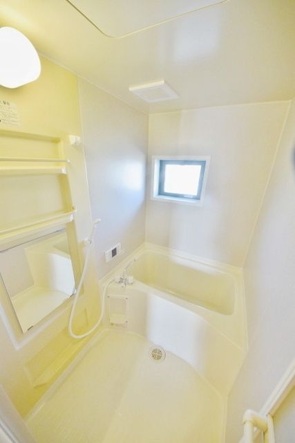 バス・シャワールーム　★窓があるバス★