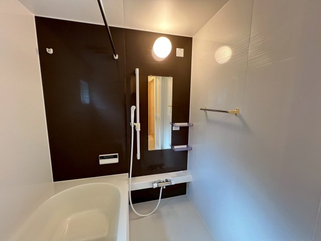 バス・シャワールーム　落ち着いた空間のお風呂です