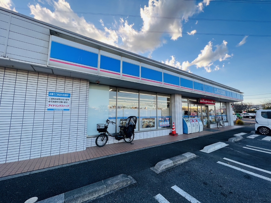 コンビニ　ローソン柏慈恵医大前店（コンビニ）まで200m