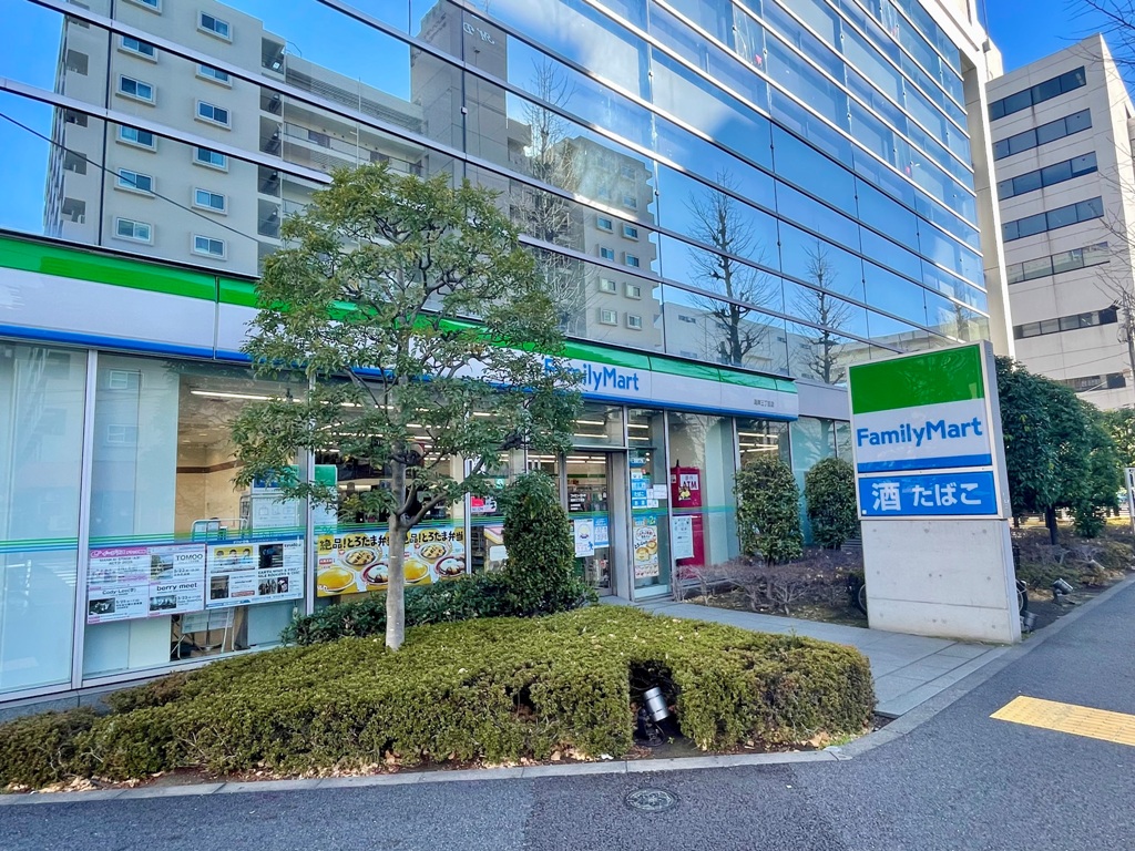 コンビニ　ファミリーマート海岸三丁目店（コンビニ）まで108m