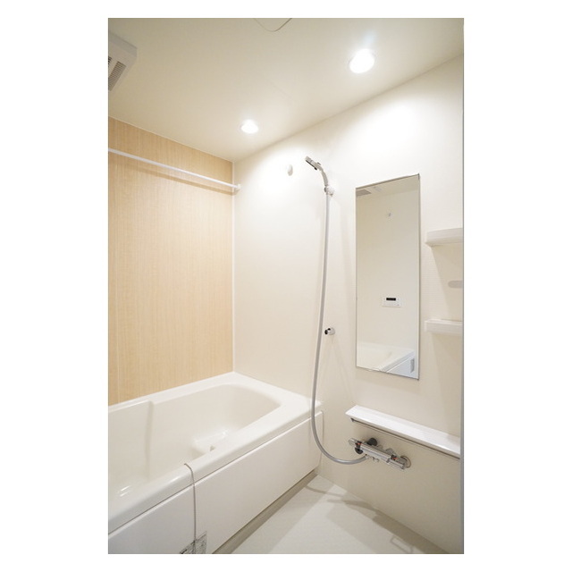 バス・シャワールーム　清潔感のあるバスルーム