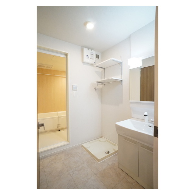 洗面設備　余裕のある洗面脱衣スペース