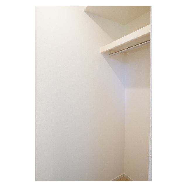 収納　しっかりとした収納力のウォークインクロー