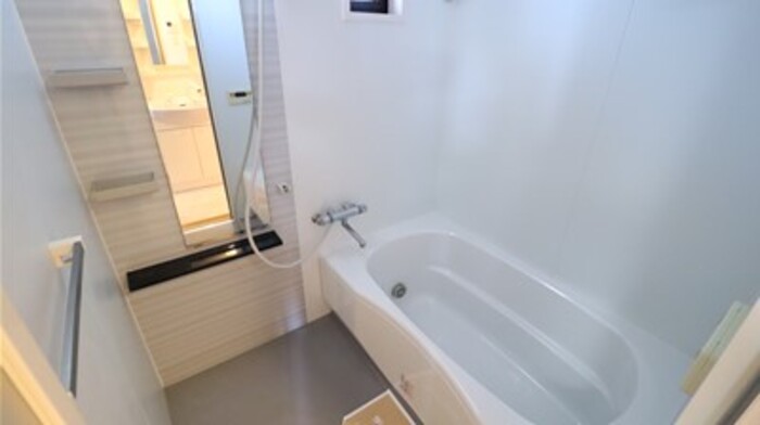 バス・シャワールーム　追い焚き給湯式浴室