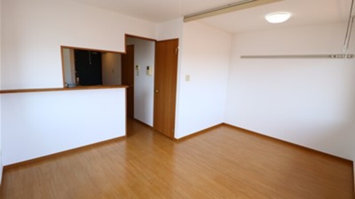 その他部屋・スペース　リビング（別角度）