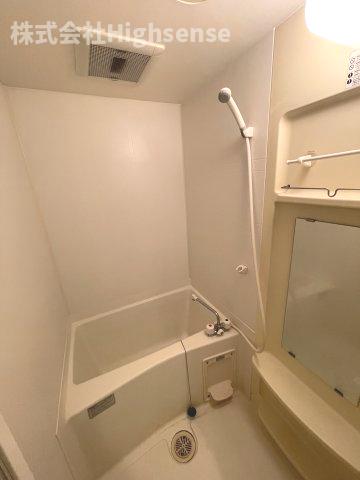 バス・シャワールーム　落ち着いた空間のお風呂です