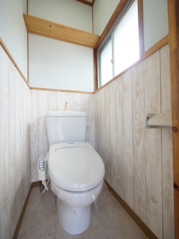 トイレ　※写真は別の部屋のものです。