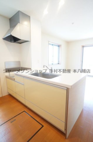 キッチン　人気の対面型カウンターキッチンです♪床下収納♪