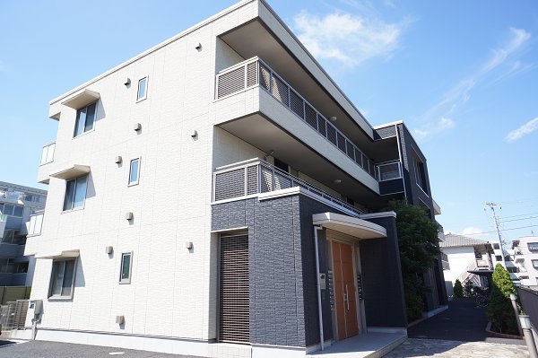 建物外観　TVCMでおなじみの積水ハウス設計・施工のシャーメゾンです♪