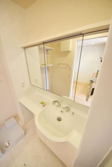 洗面設備　※別号室参考写真です