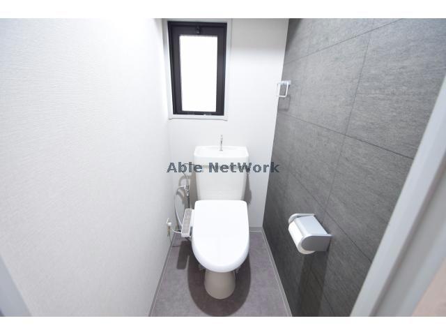 トイレ　同物件他号室の写真です