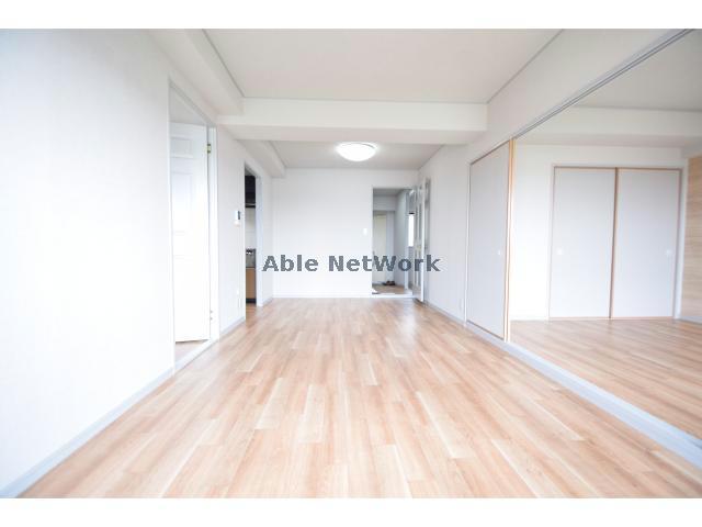 居室・リビング　同物件他号室の写真です