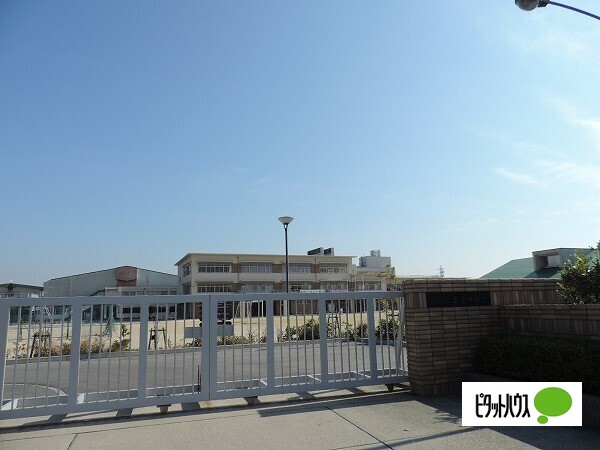 中学校　武豊町立武豊中学校（中学校）まで1617m