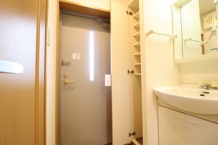 収納　シューズボックス