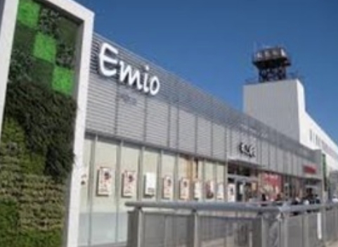 ショッピングセンター　Emio富士見台（ショッピングセンター）まで961m