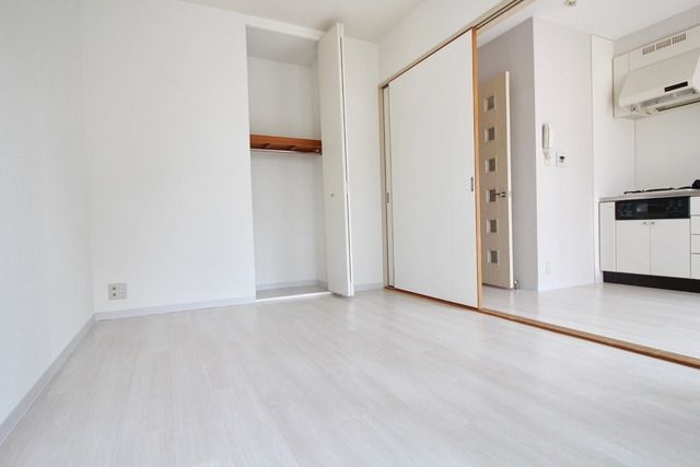 居室・リビング　★綺麗なホワイトフローリングです★