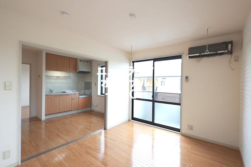 居室・リビング　5.9帖洋室☆キッチン続きのお部屋でリビングとして☆