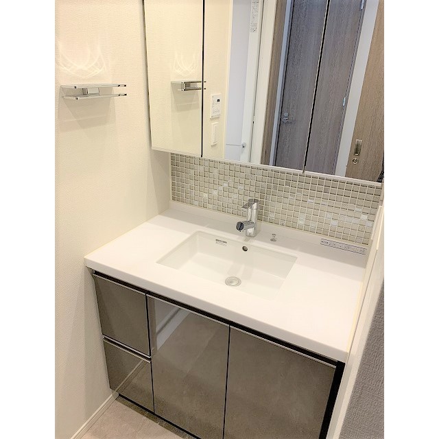 洗面設備　※別部屋の参考写真です。