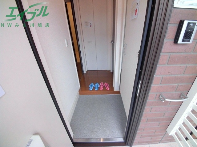 玄関　同物件別室反転タイプ画像