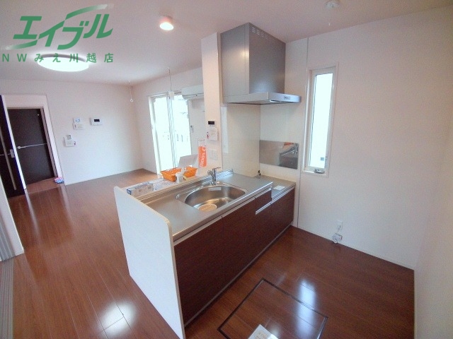 キッチン　同物件別室反転タイプ画像