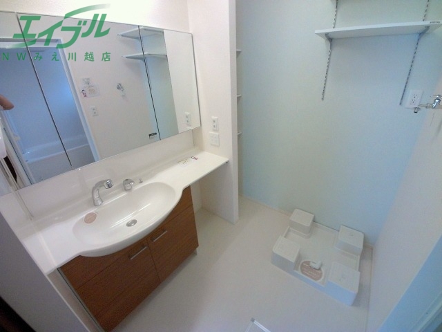 洗面設備　同物件別室反転タイプ画像