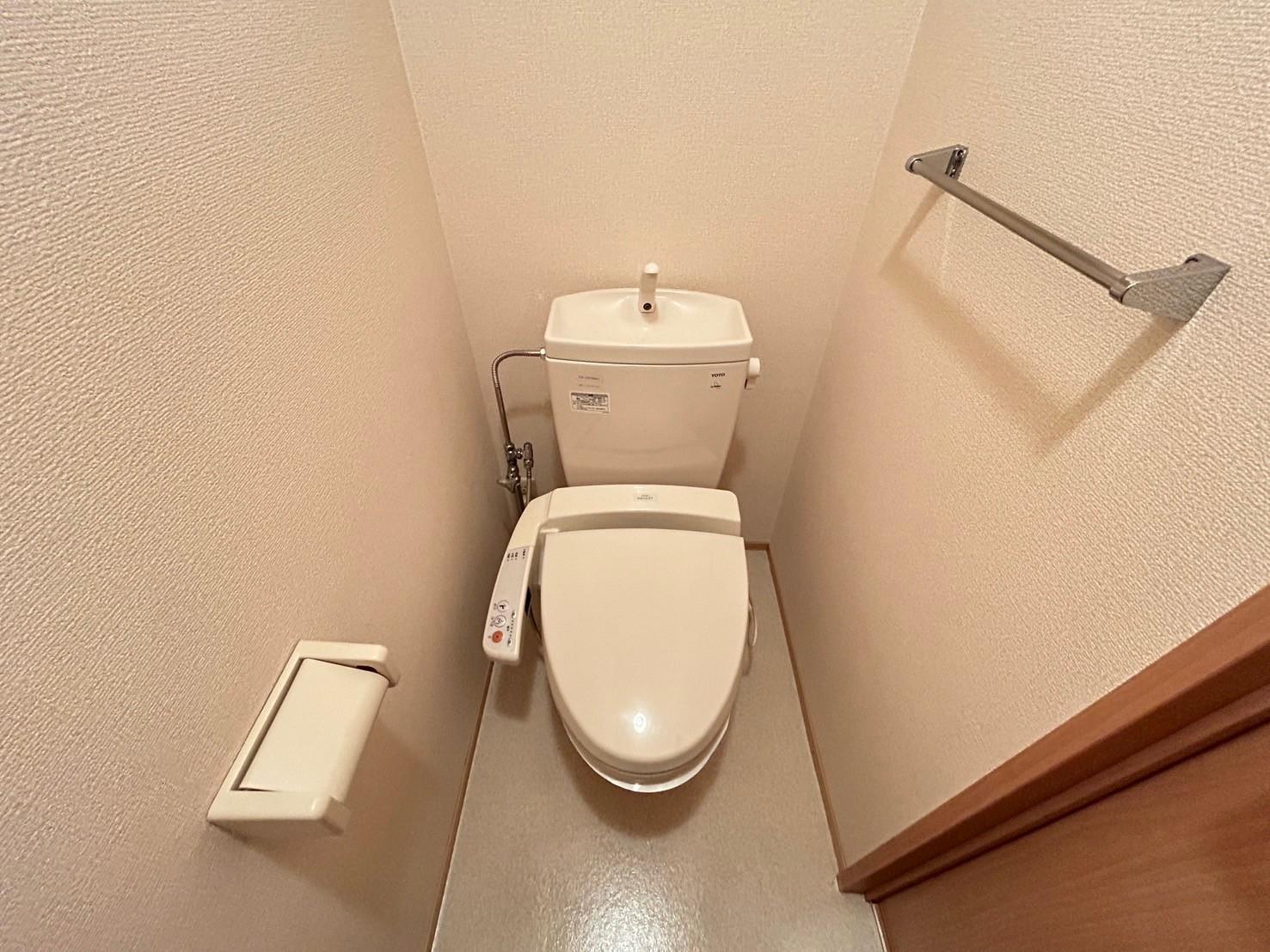 トイレ　温水洗浄暖房便座付トイレ