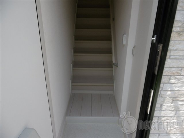 玄関　リブリヴェルデマーレの玄関