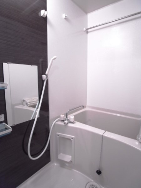 バス・シャワールーム　浴室乾燥機付きです。