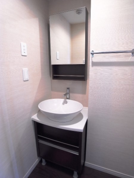 洗面設備　清潔感のある洗面所です。