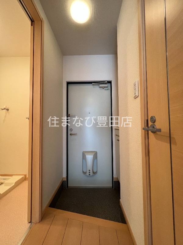 玄関　同型別部屋写真