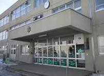 小学校　札幌市立新川小学校（小学校）まで467m